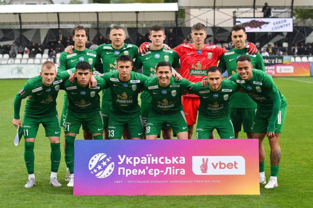 «Карпати» ведуть боротьбу за потрапляння в єврокубкову зону, а «Рух» дає шанс молоді