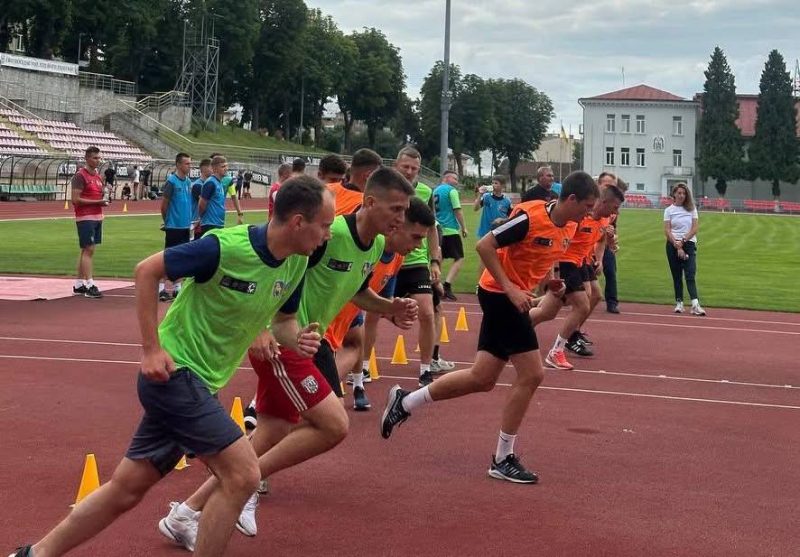 На стадіоні СКІФ ЛДУФК імені Івана Боберського свою фізичну і теоретичну готовність пройшли футбольні арбітри Львівщини