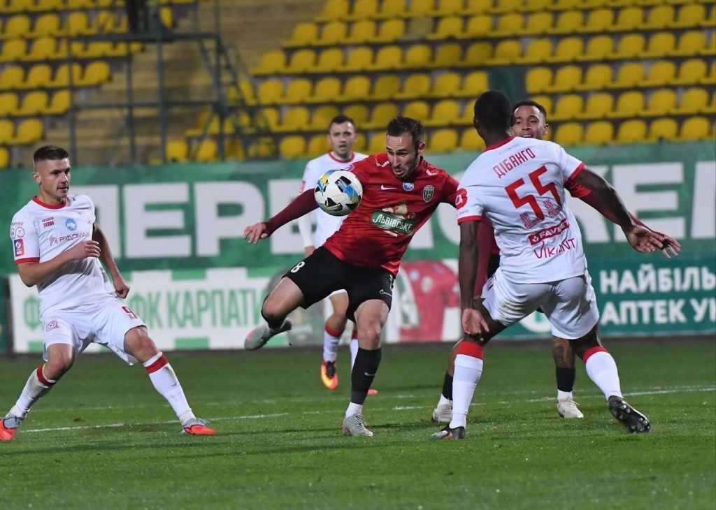 «Карпати» знову перемагають, а «ЛНЗ» під керівництвом Віталія Пономарьова йде другим