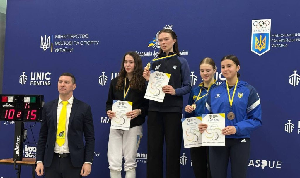 Успіх студенток ЛДУФК імені Івана Боберського на юніорському чемпіонаті України з фехтування
