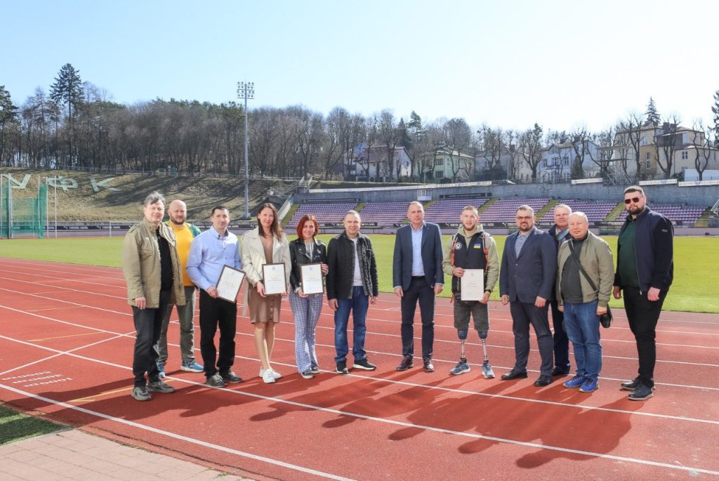 Президент Національного олімпійського комітету України, олімпійський чемпіон Вадим Гутцайт нагородив представників Університету